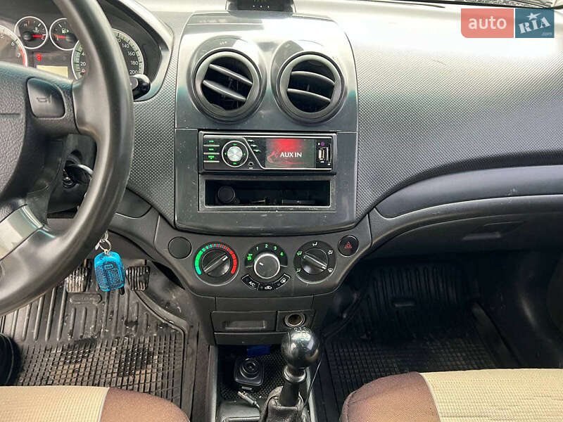 Седан Chevrolet Aveo 2006 в Львове