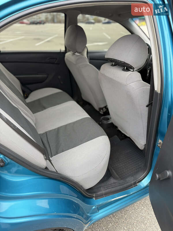 Седан Chevrolet Aveo 2009 в Киеве