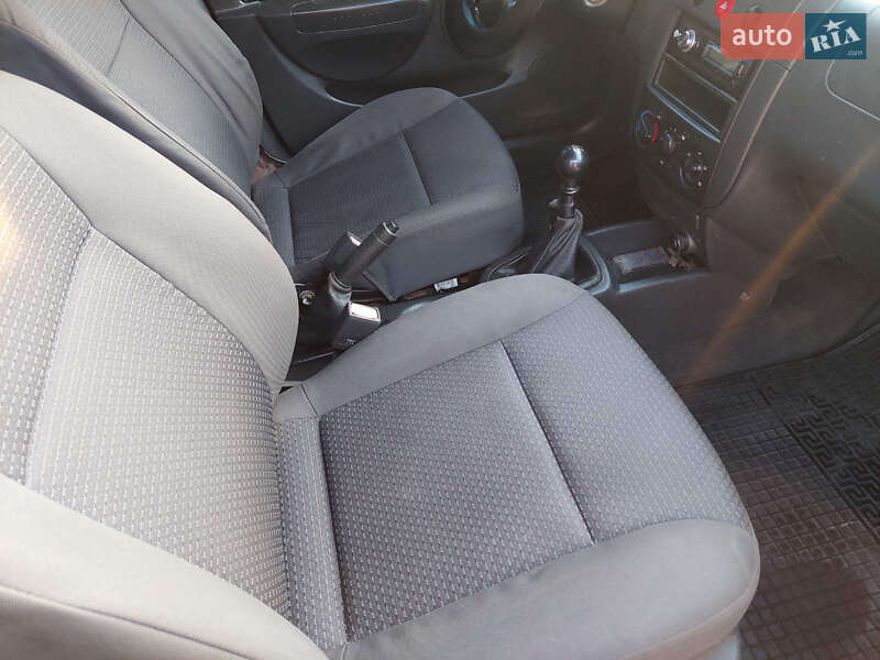 Седан Chevrolet Aveo 2006 в Николаеве