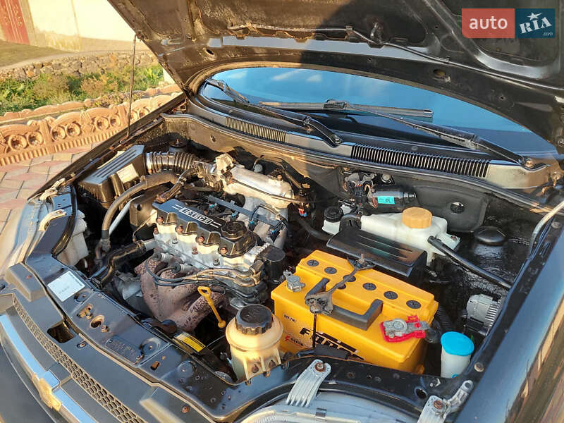 Седан Chevrolet Aveo 2006 в Николаеве