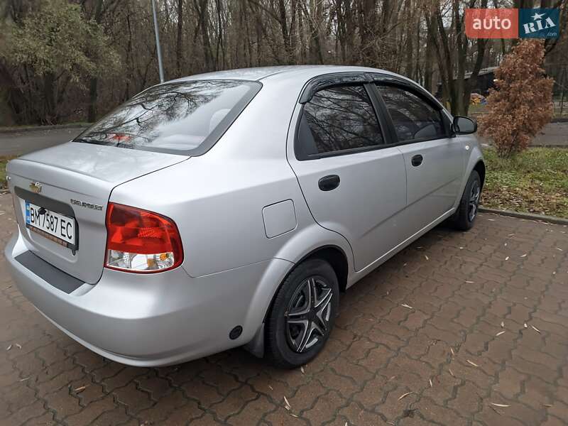 Седан Chevrolet Aveo 2005 в Сумах