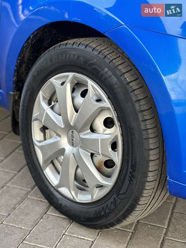 Хэтчбек Chevrolet Aveo 2011 в Павлограде