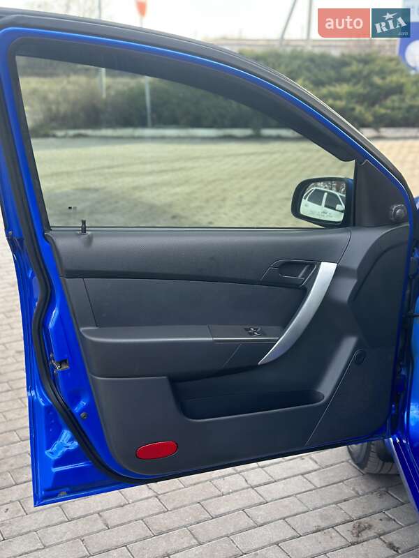 Хэтчбек Chevrolet Aveo 2011 в Павлограде