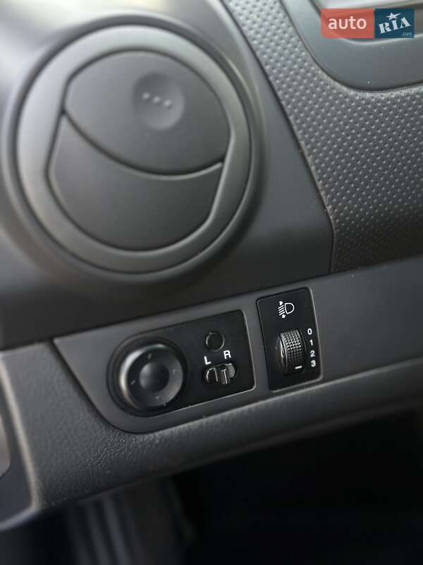 Хэтчбек Chevrolet Aveo 2011 в Павлограде