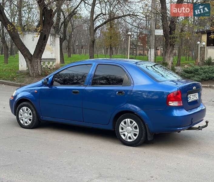 Седан Chevrolet Aveo 2004 в Николаеве