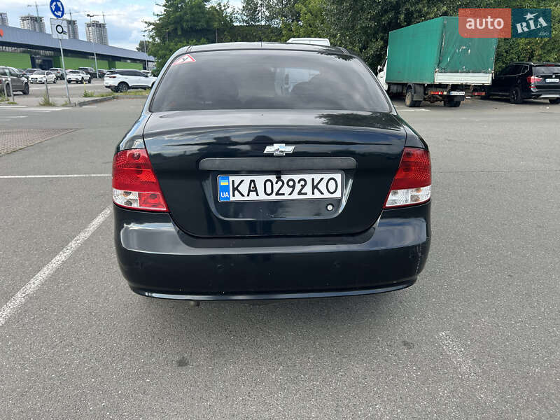 Седан Chevrolet Aveo 2005 в Киеве