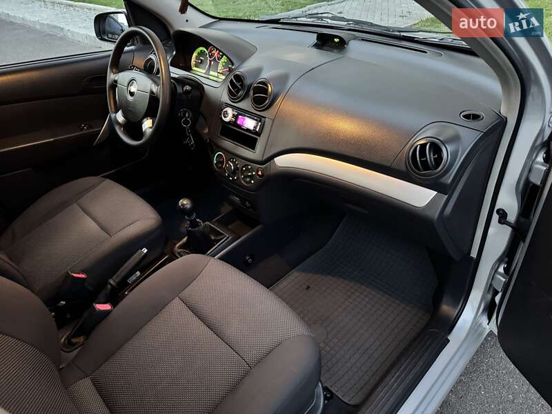 Седан Chevrolet Aveo 2006 в Николаеве