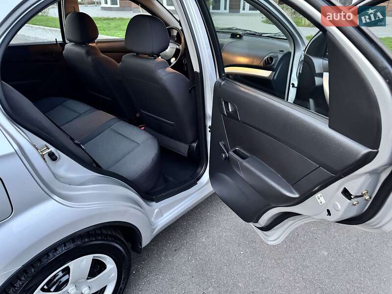 Седан Chevrolet Aveo 2006 в Николаеве