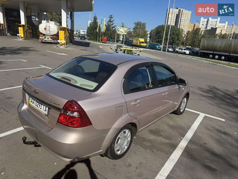 Седан Chevrolet Aveo 2008 в Киеве