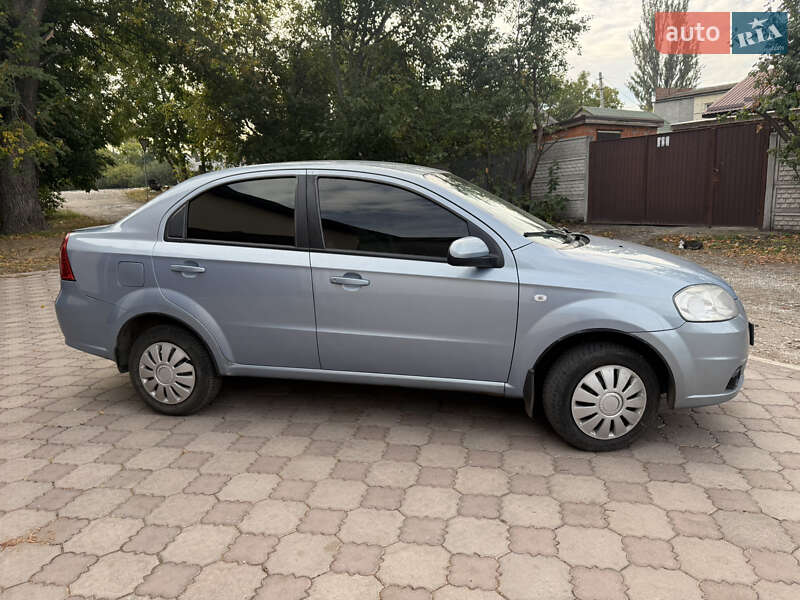 Седан Chevrolet Aveo 2007 в Днепре