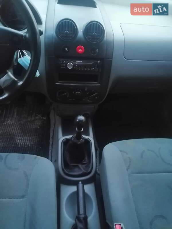 Седан Chevrolet Aveo 2004 в Полтаве