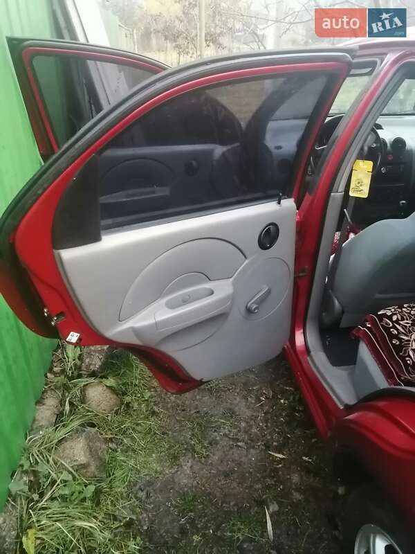 Седан Chevrolet Aveo 2004 в Полтаве