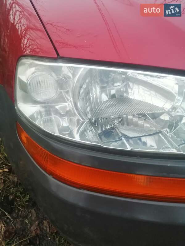 Седан Chevrolet Aveo 2004 в Полтаве