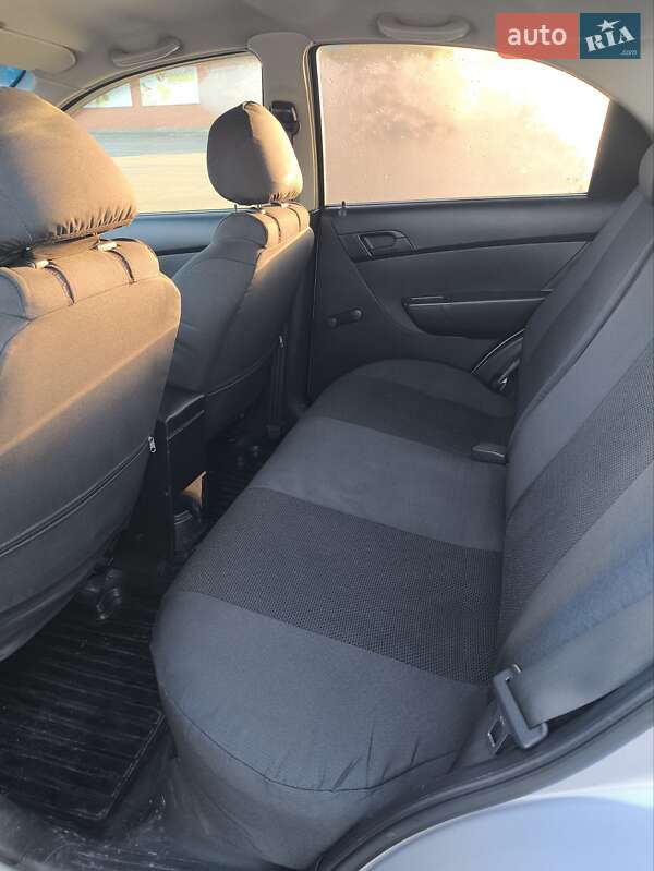 Седан Chevrolet Aveo 2006 в Броварах