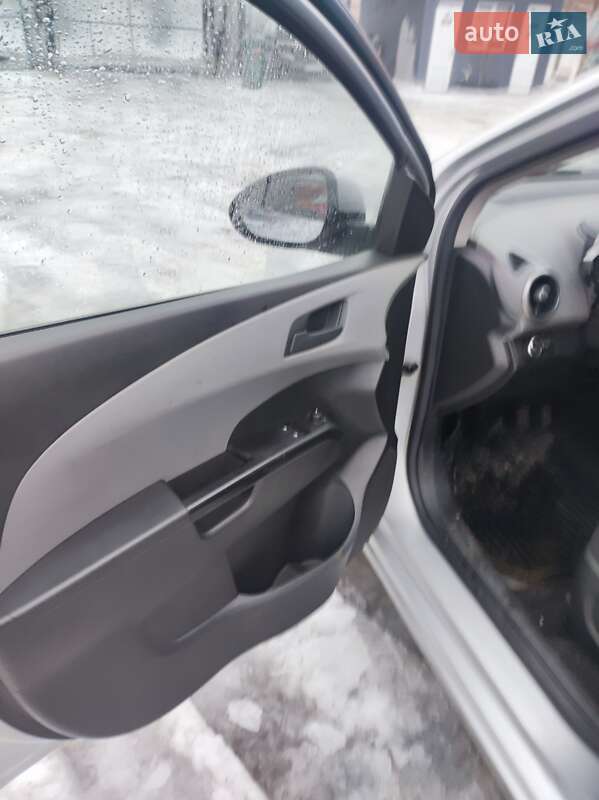 Седан Chevrolet Aveo 2012 в Харькове