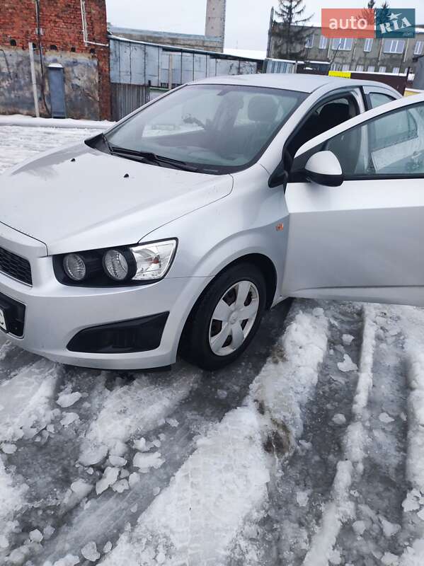 Седан Chevrolet Aveo 2012 в Харькове