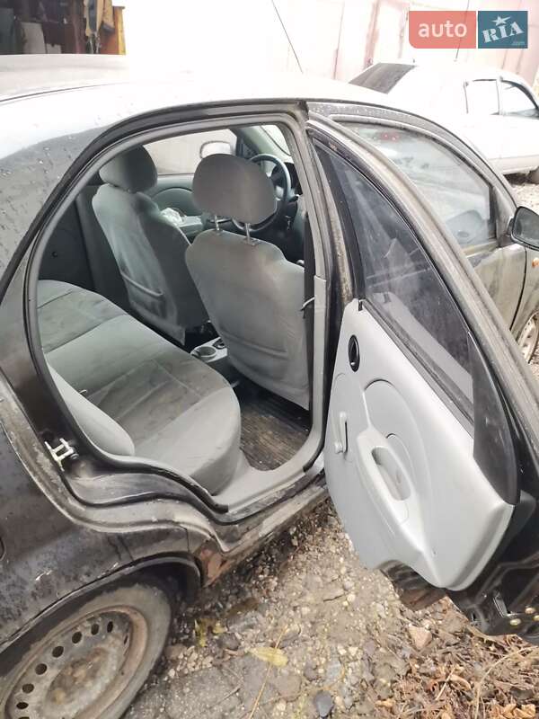 Седан Chevrolet Aveo 2005 в Києві