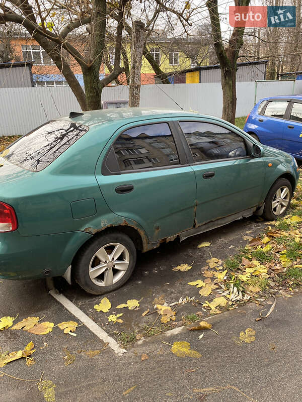 Седан Chevrolet Aveo 2004 в Киеве