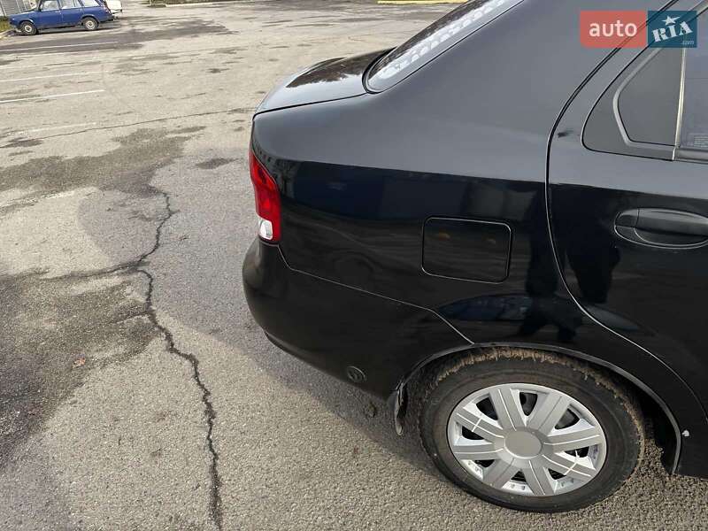 Седан Chevrolet Aveo 2005 в Днепре