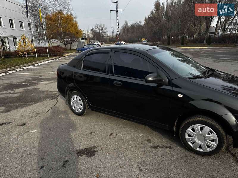Седан Chevrolet Aveo 2005 в Днепре