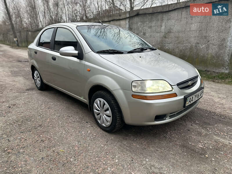 Седан Chevrolet Aveo 2005 в Києві