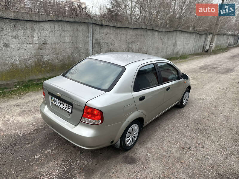 Седан Chevrolet Aveo 2005 в Києві