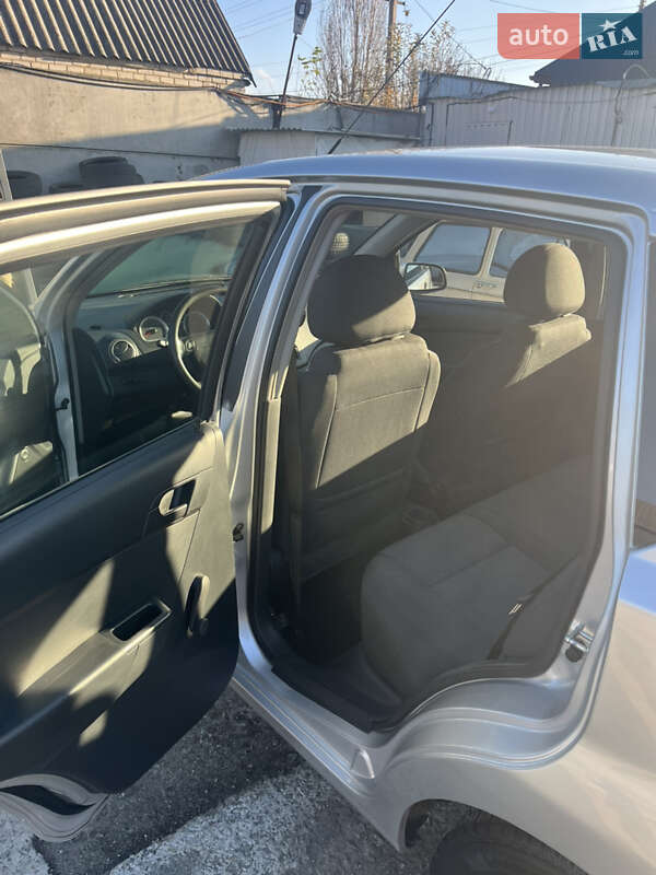 Хэтчбек Chevrolet Aveo 2011 в Новомосковске