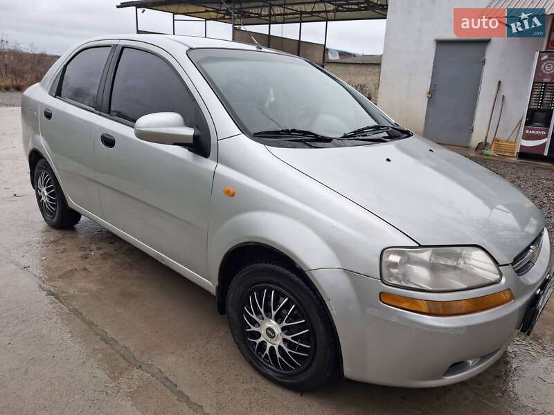Седан Chevrolet Aveo 2004 в Мурафі
