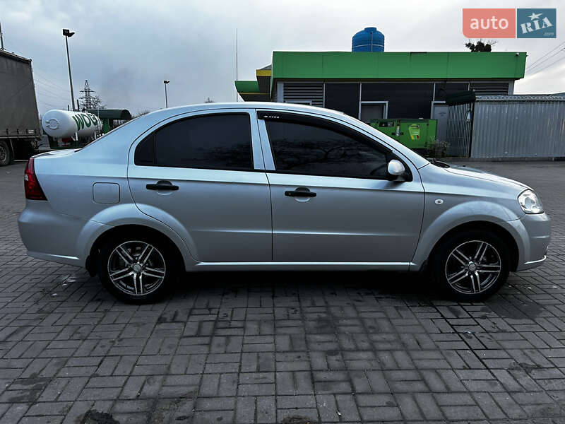 Седан Chevrolet Aveo 2011 в Новомосковську