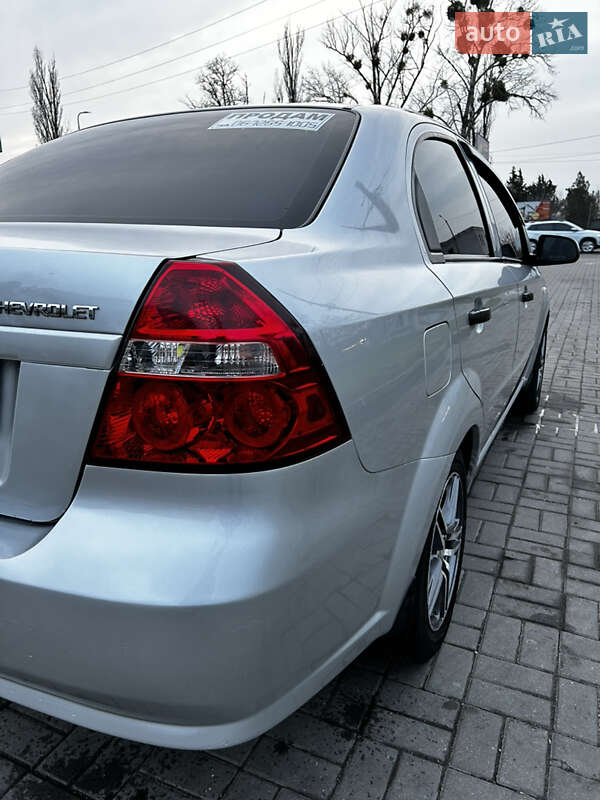 Седан Chevrolet Aveo 2011 в Новомосковську