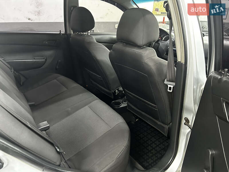 Седан Chevrolet Aveo 2011 в Новомосковську