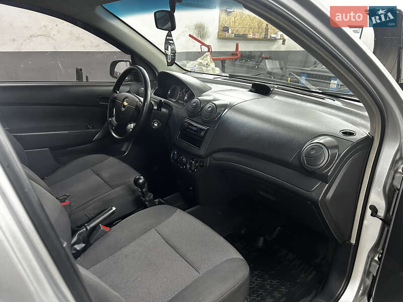 Седан Chevrolet Aveo 2011 в Новомосковську