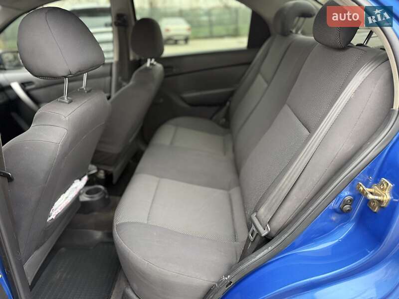 Седан Chevrolet Aveo 2006 в Киеве