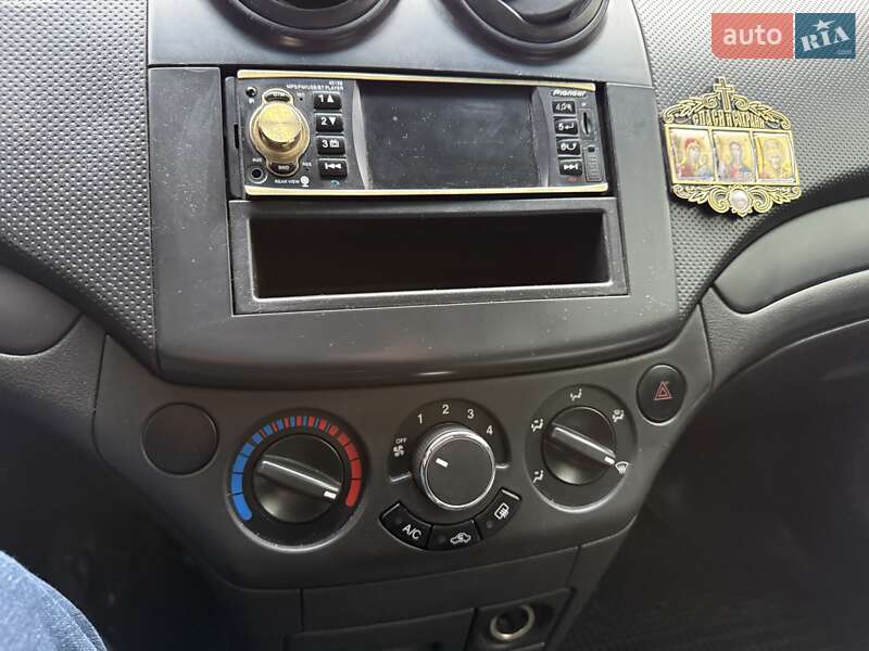 Седан Chevrolet Aveo 2006 в Киеве