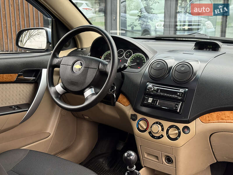 Седан Chevrolet Aveo 2008 в Дніпрі