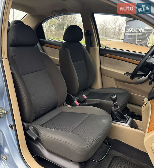 Седан Chevrolet Aveo 2008 в Дніпрі