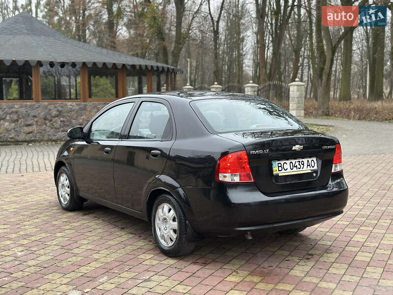 Седан Chevrolet Aveo 2005 в Жовкві
