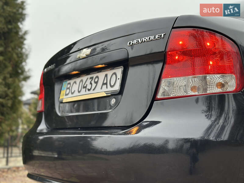 Седан Chevrolet Aveo 2005 в Жовкві