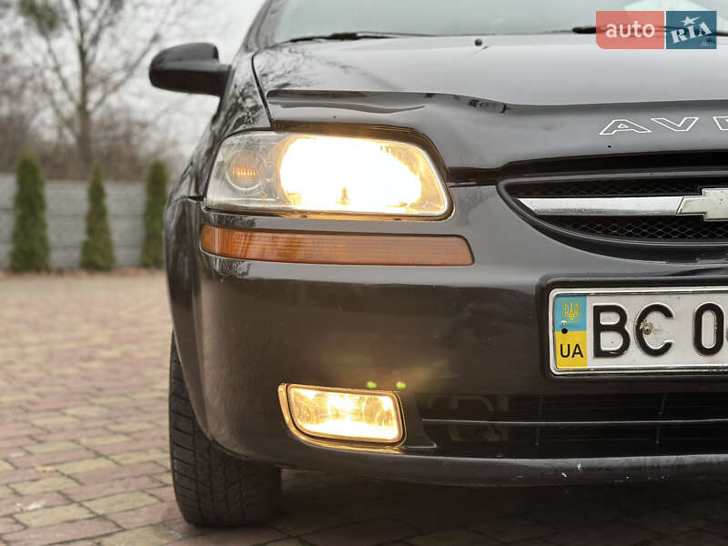 Седан Chevrolet Aveo 2005 в Жовкві