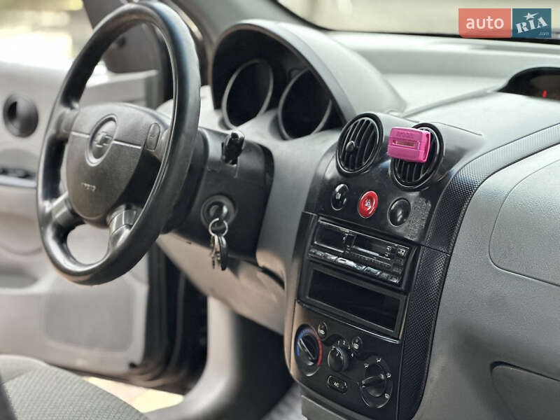 Седан Chevrolet Aveo 2005 в Жовкві