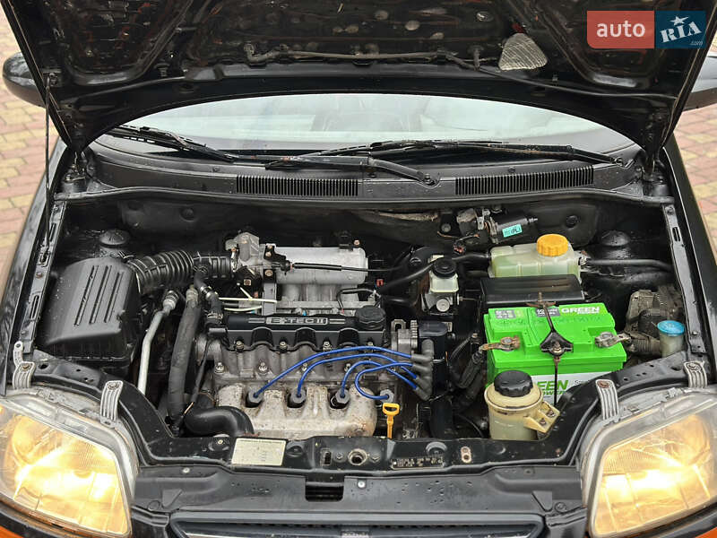 Седан Chevrolet Aveo 2005 в Жовкві