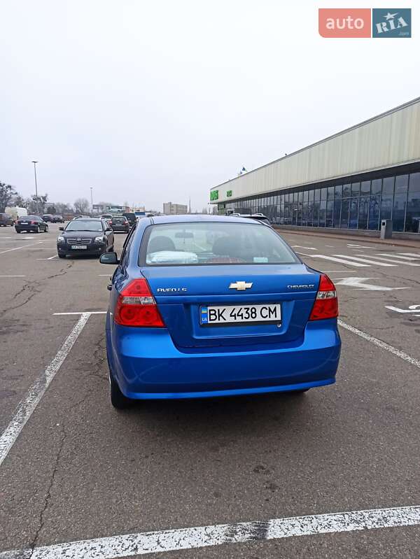 Седан Chevrolet Aveo 2010 в Києві