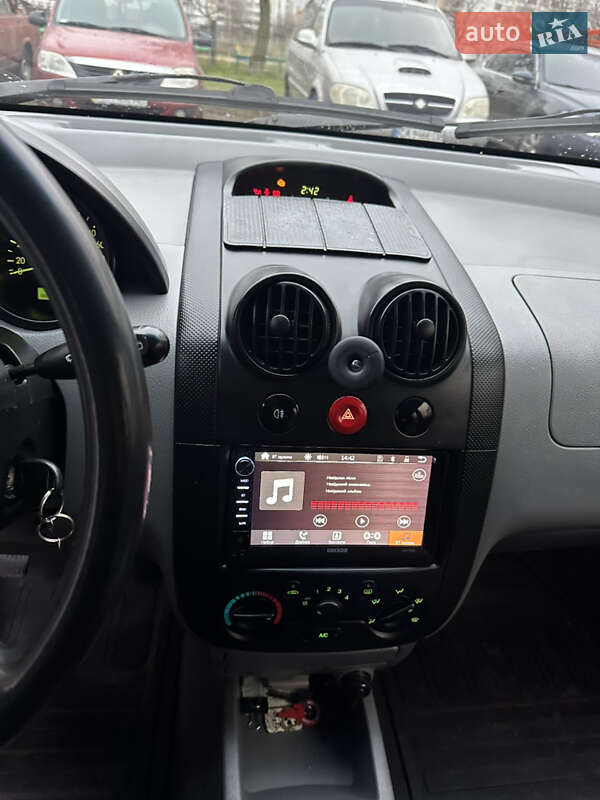 Хетчбек Chevrolet Aveo 2004 в Києві