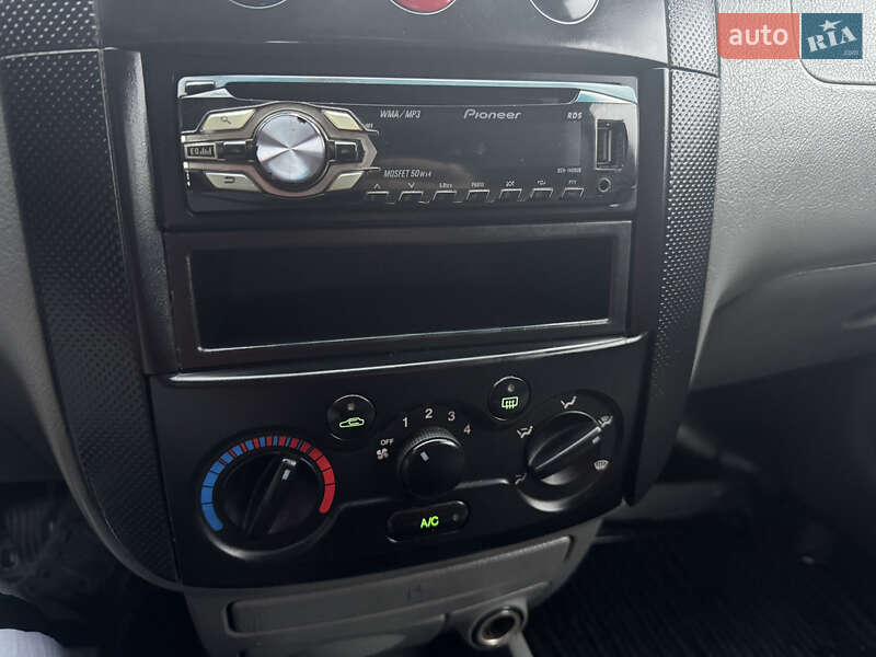 Седан Chevrolet Aveo 2005 в Полтаві