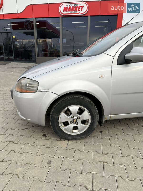 Седан Chevrolet Aveo 2006 в Чернівцях