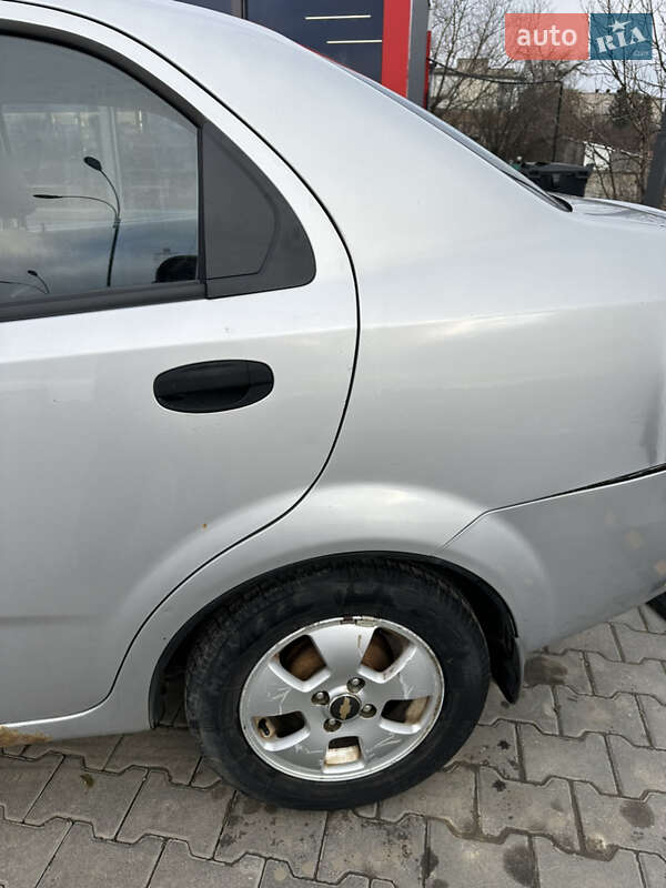 Седан Chevrolet Aveo 2006 в Чернівцях