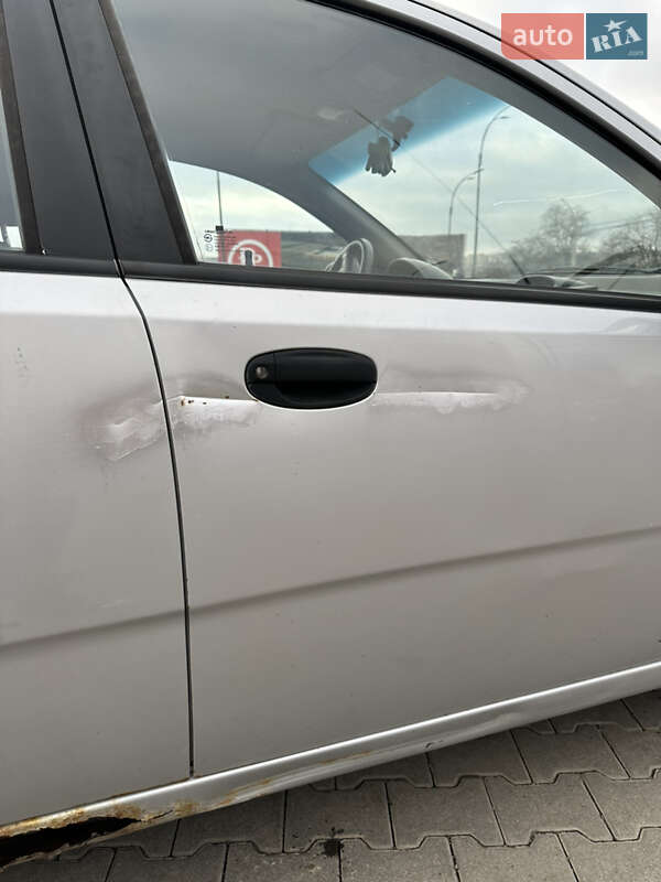 Седан Chevrolet Aveo 2006 в Чернівцях