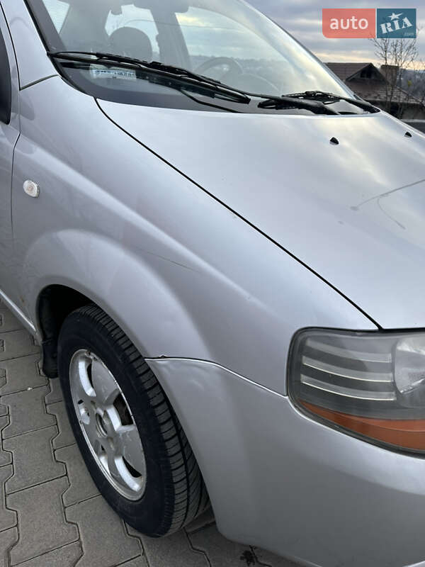 Седан Chevrolet Aveo 2006 в Чернівцях