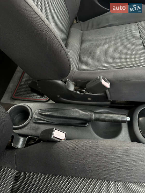 Седан Chevrolet Aveo 2006 в Чернівцях