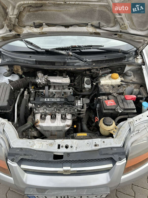 Седан Chevrolet Aveo 2006 в Чернівцях